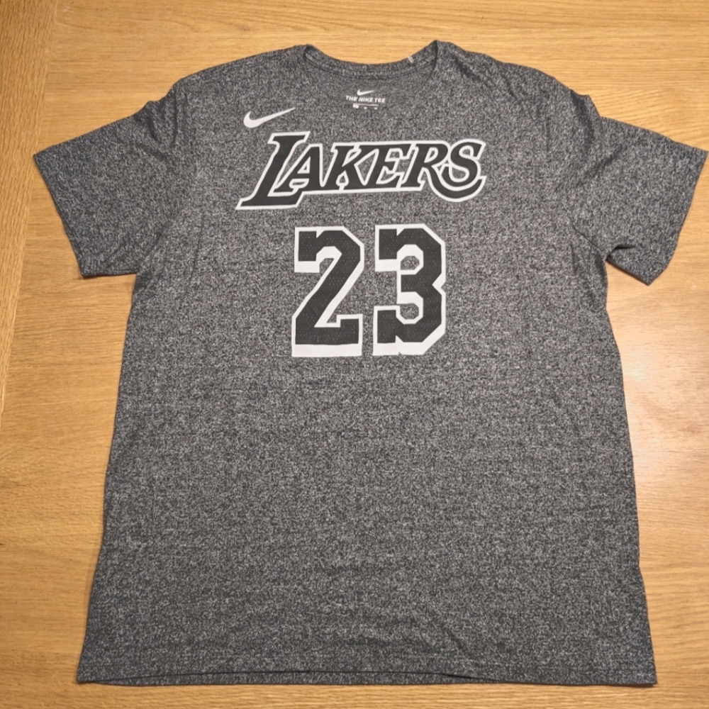Nike Lakers LeBron James 23 T-Shirt XL EUC
